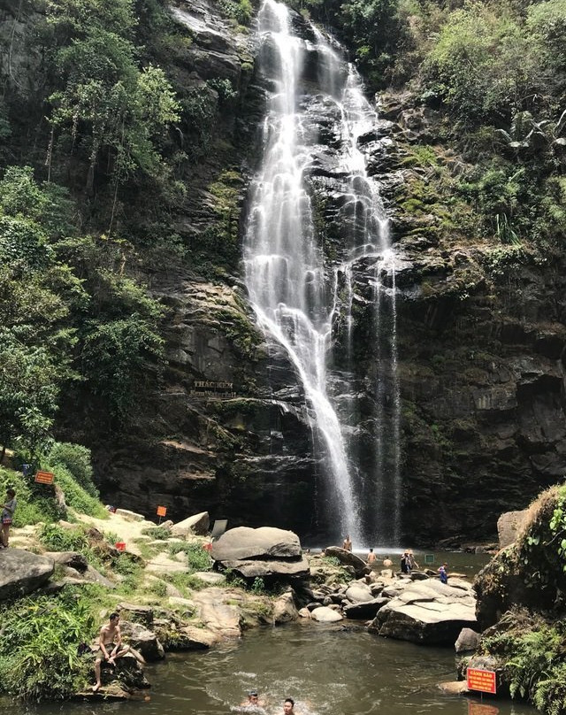 Khe Kem Waterfall景点图片
