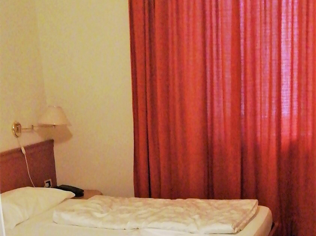 亚罗利姆酒店主图