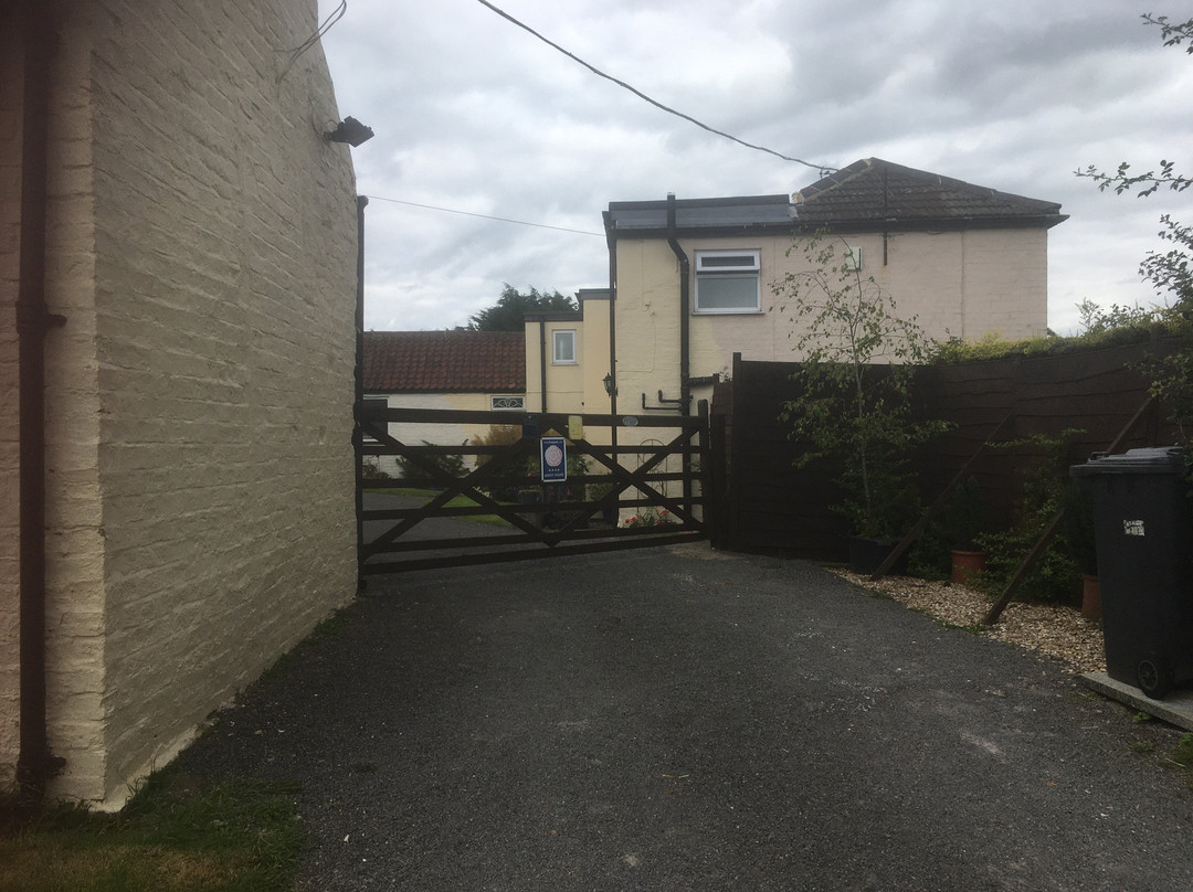 West Wold Farm House主图