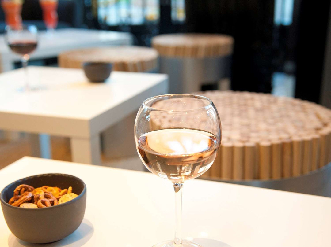 宜必思圣艾蒂安露台酒店主图