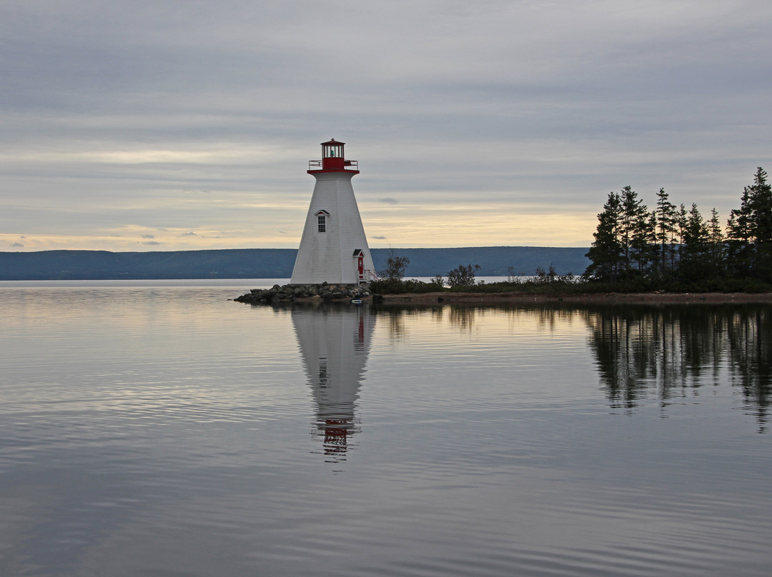 Kidston Island Lighthouse-Baddeck必去景点