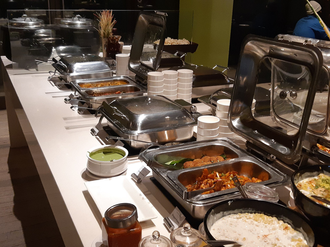 拉杰果德马拉萨萨罗瓦尔酒店主图