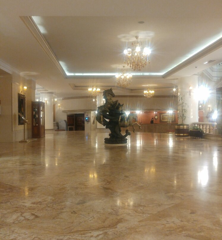 Golden Palace International Hotel主图