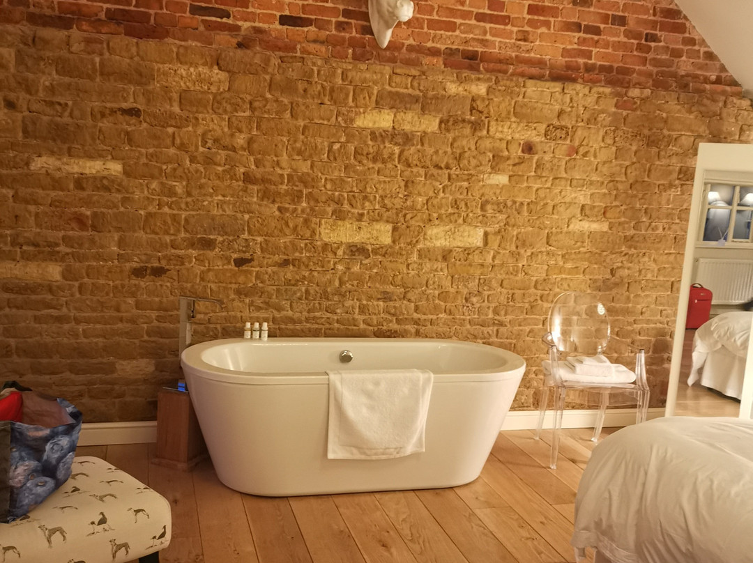 The Coach House Denton主图