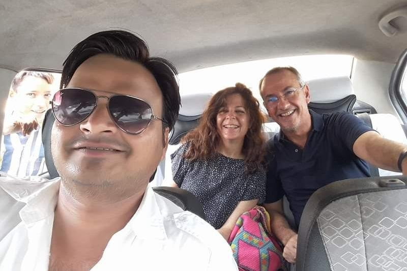 India saying namaste Trips-阿尔瓦必去景点