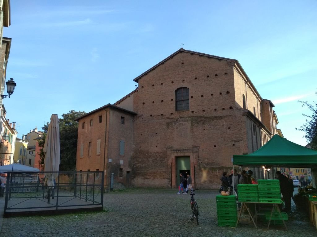 Piazza della Pomposa景点图片
