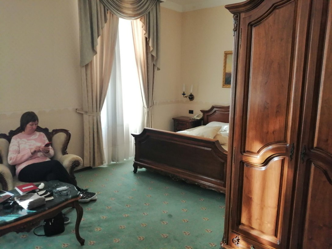 Grand Hotel London主图