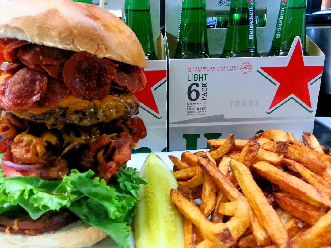 The Dog House Saloon & Grill景点图片