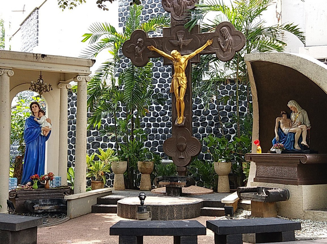 Gereja Santa Perawan Maria Ratu Rosario Suci Randusari - Katedral景点图片