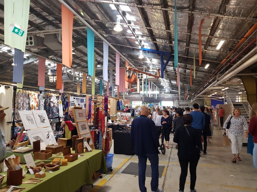 Old Bus Depot Markets-堪培拉必去景点