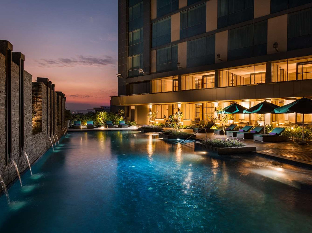 浦那康莱德酒店主图