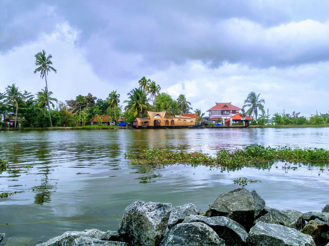 Peaceful Lake Homestay主图