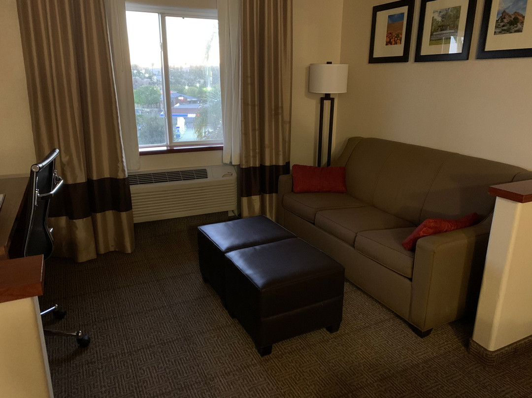 Comfort Suites Near Six Flags Magic Mountain主图