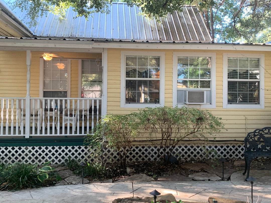 Pomegranate House & Cottages B&B主图