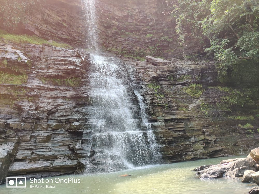 Dhaskund Waterfall景点图片