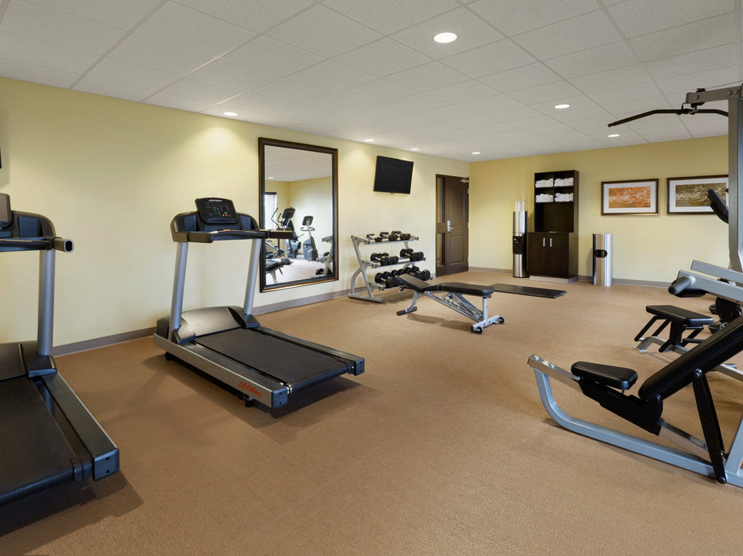 西埃德蒙顿驻桥套房酒店主图