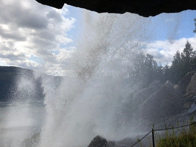 Tvinnefossen Waterfall-Stryn必去景点