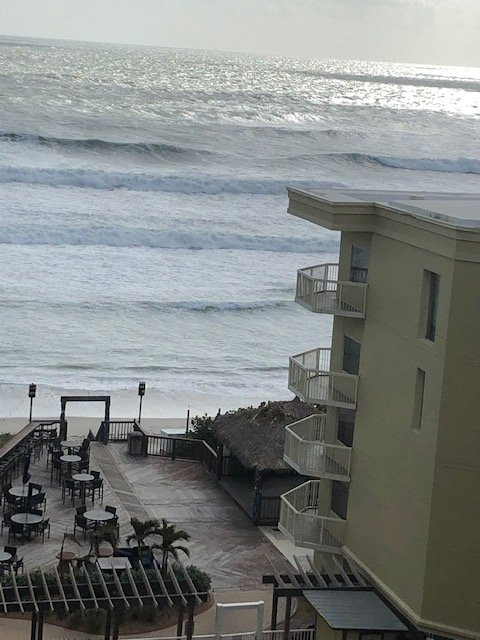 墨尔本海滨皇冠假日酒店主图