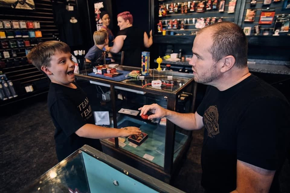 J&B Magic Shop and Theater-New Albany必去景点