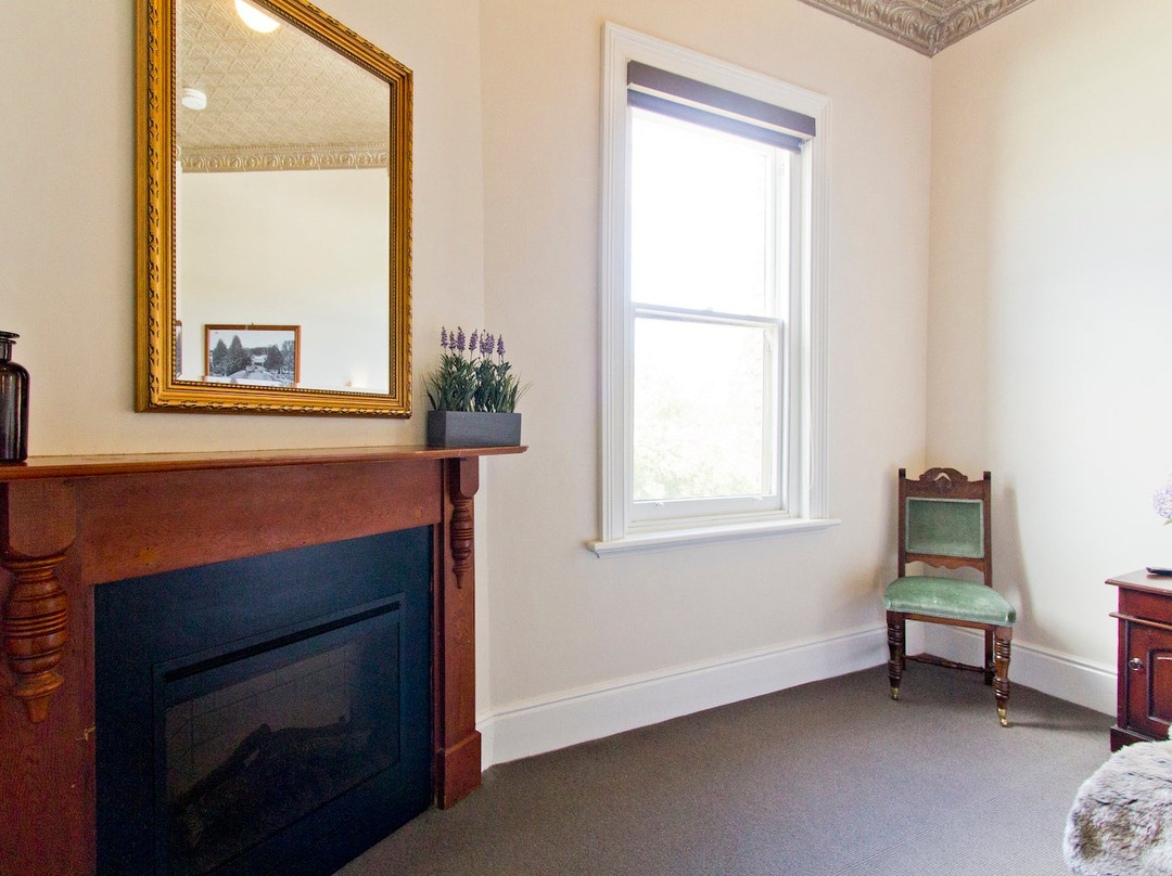 Deloraine Hotel主图