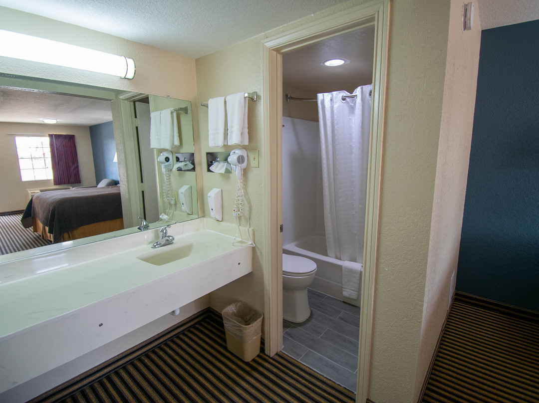 Countryside Inn主图