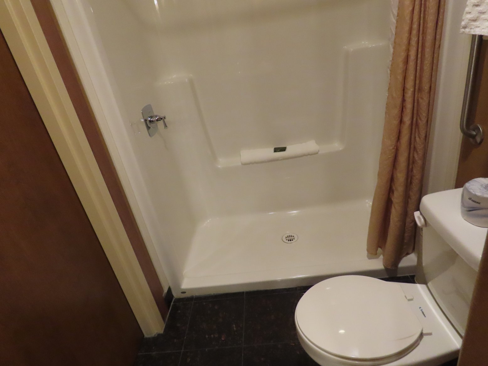 卡姆罗斯娱乐场度假村-浴室