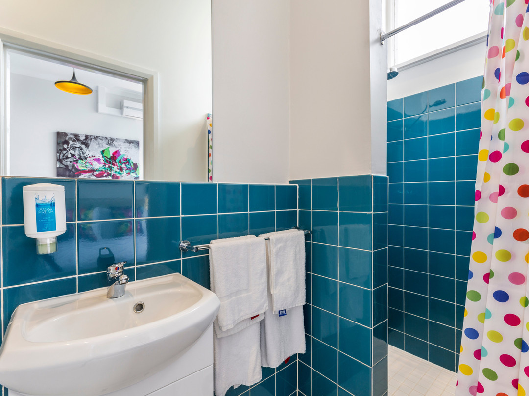 Nightcap at Ashley Hotel主图