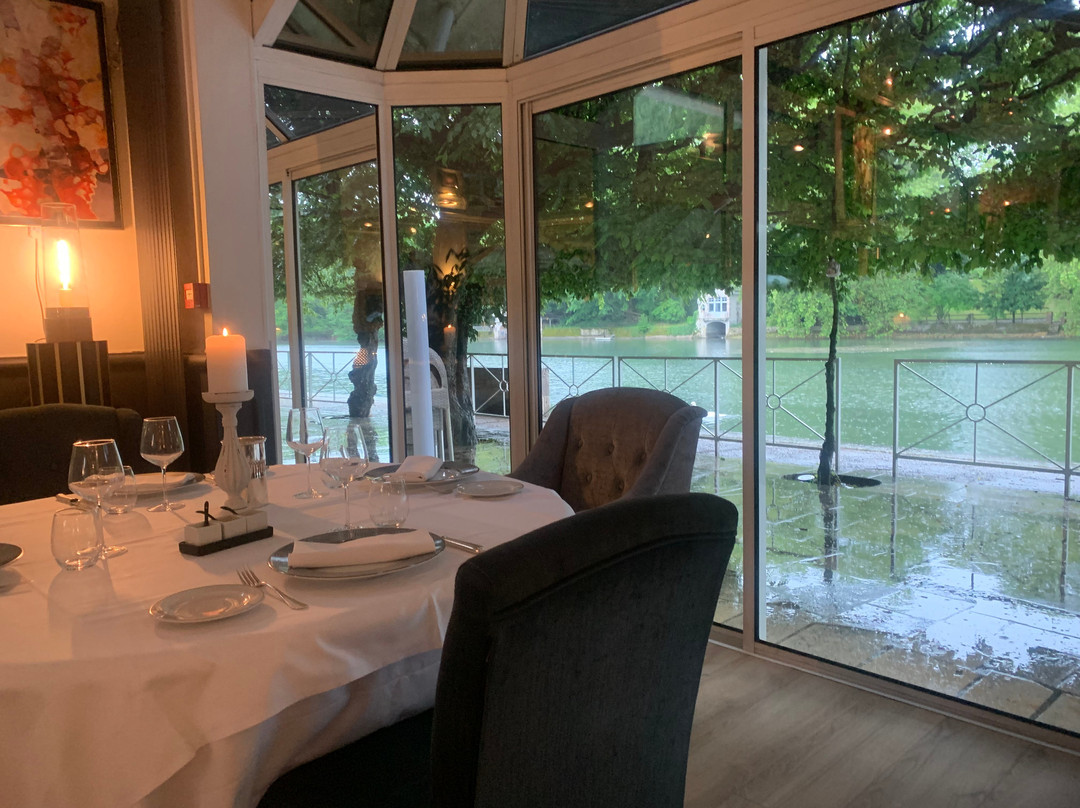 里瓦奇酒店主图