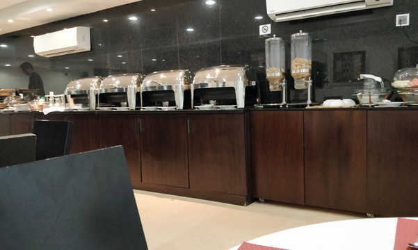 RK Suite Hotel主图