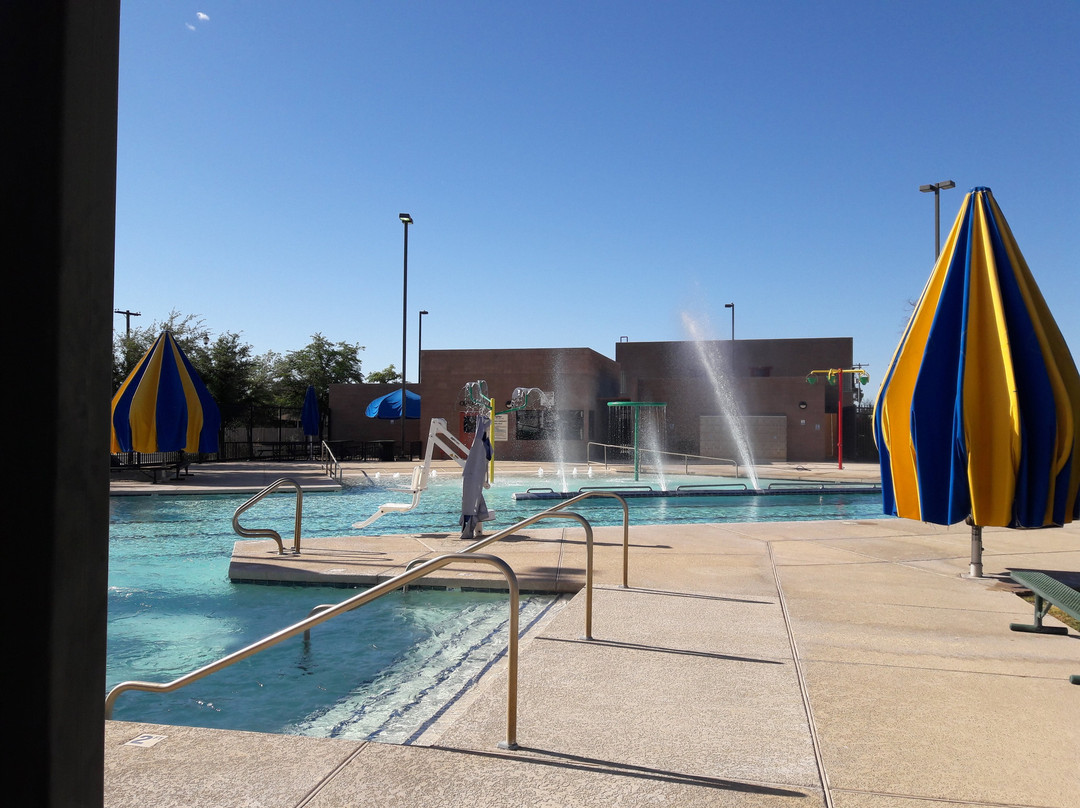 Hollyhock Pool-瑟普赖斯必去景点