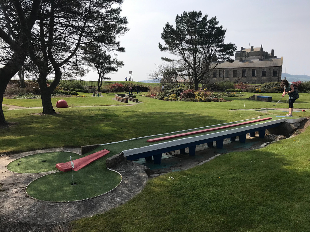 Castle Green Crazy Golf Course-敦提必去景点