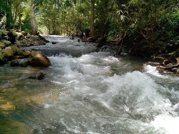 Nang Rong Waterfalls景点图片