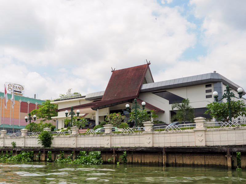 瑞雅婆罗洲马辰酒店主图