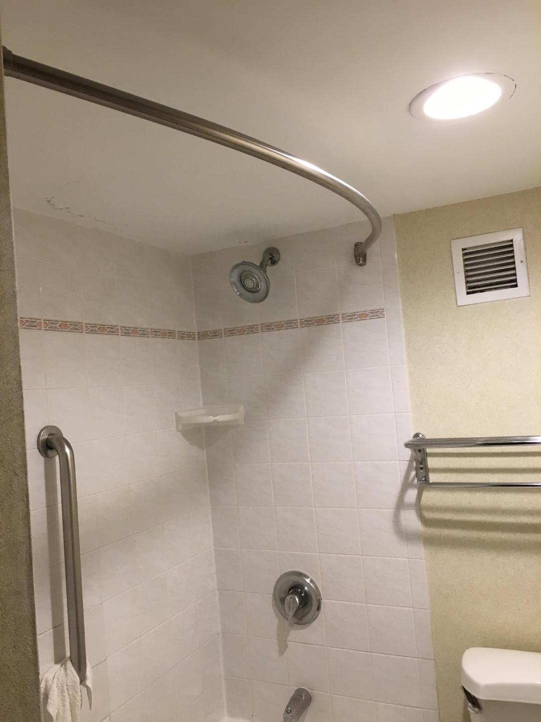 贝斯特韦斯特普勒斯商业街廊旅馆&套房酒店-浴室