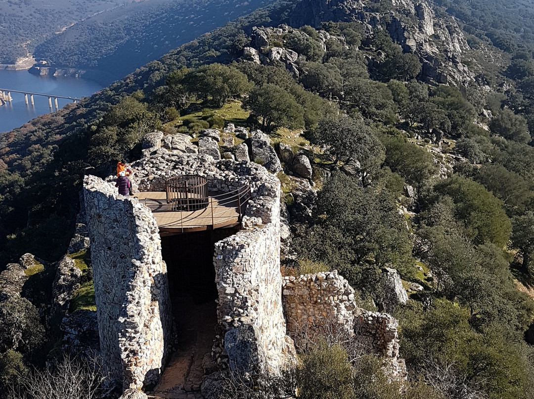 Castillo de Monfague景点图片