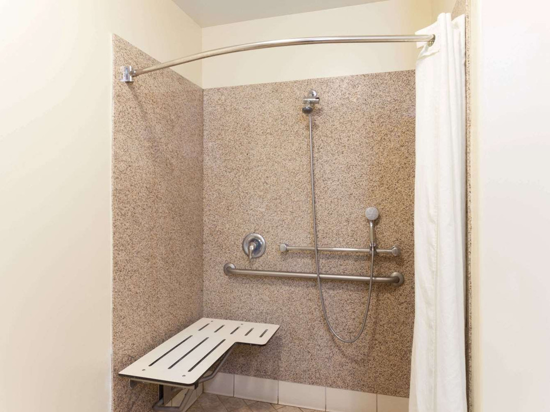 Travelodge by Wyndham Brea主图