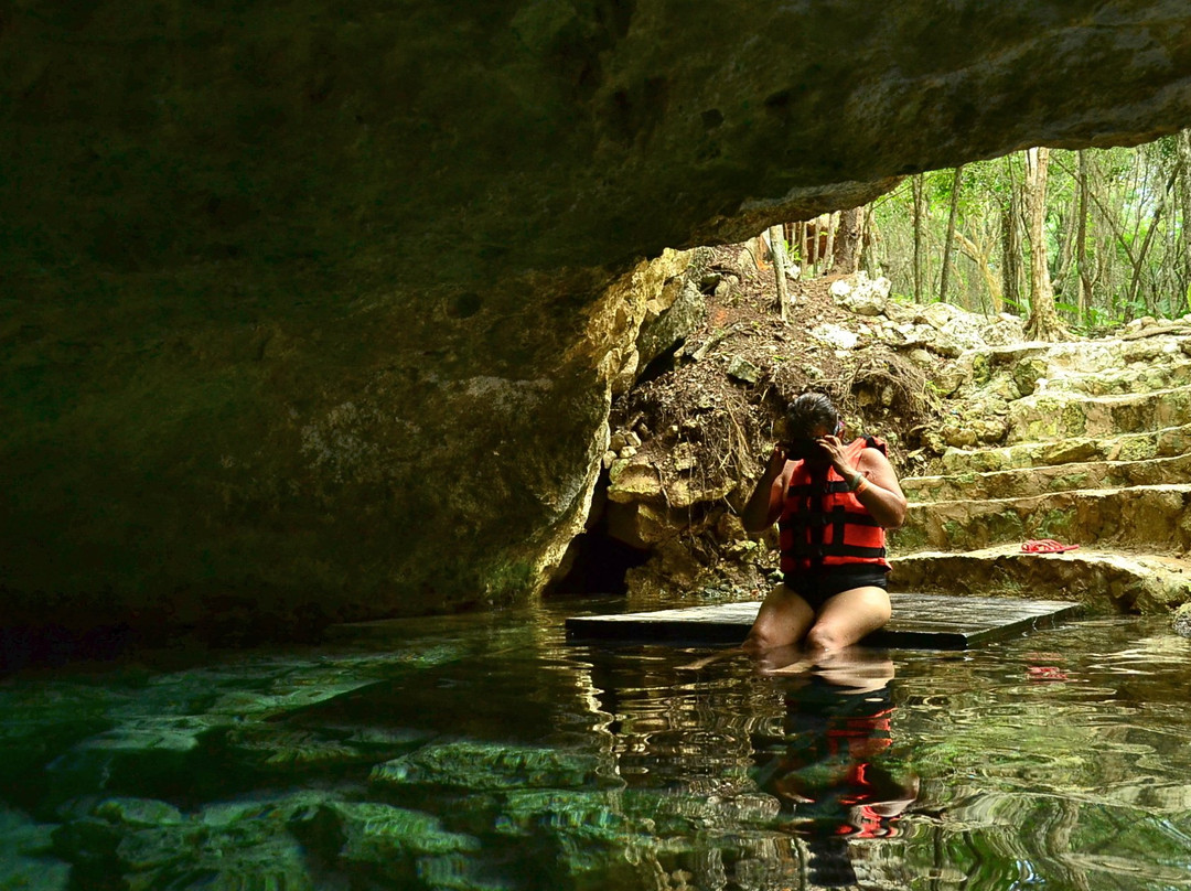 Parque De Cenotes Yax-Muul景点图片