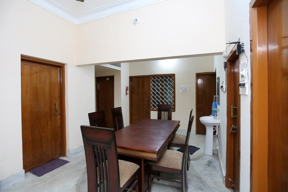 OYO 10510 Village Inn主图