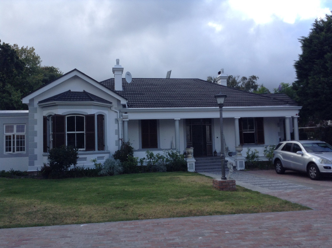 1 on Mona B & B主图