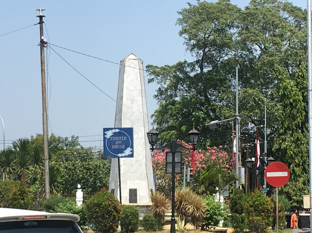 Alun-Alun Kejaksaan-井里汶必去景点