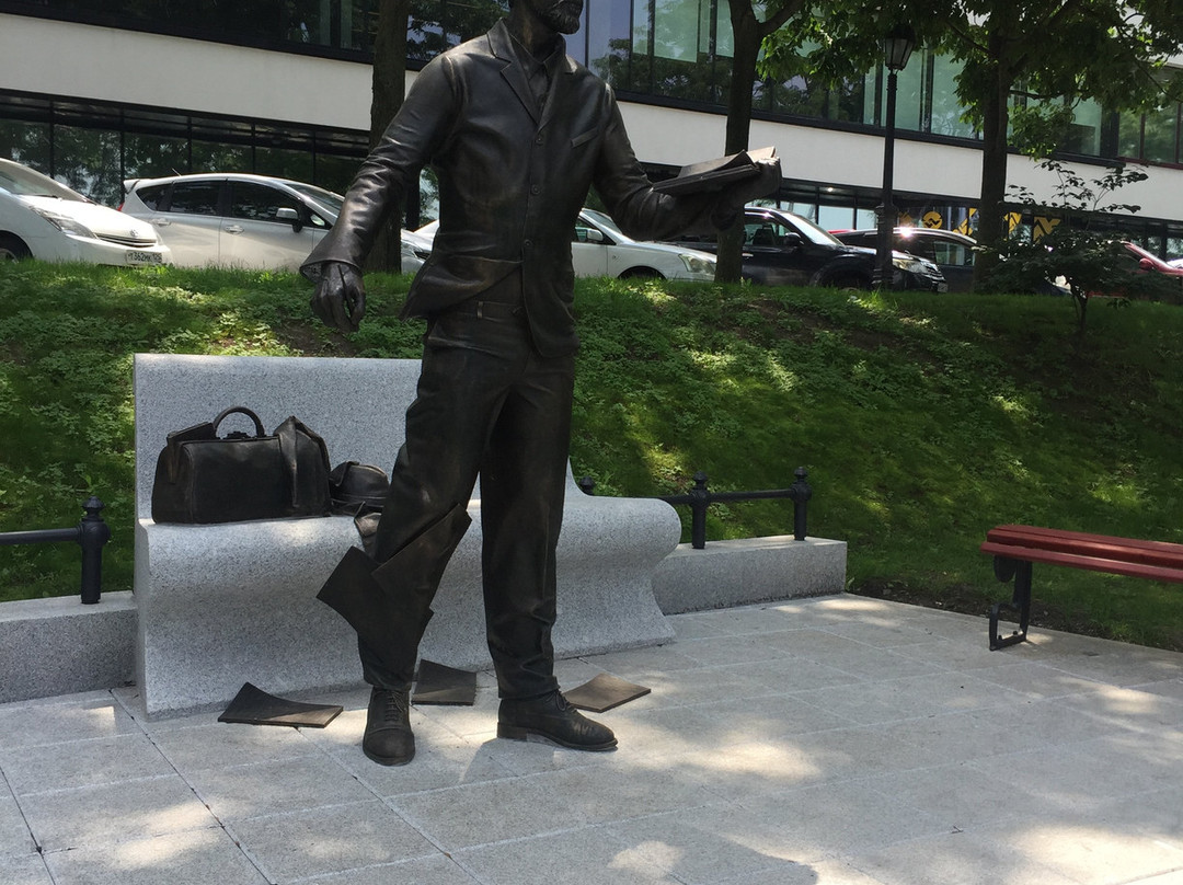 Monument to  A. P.  Chekhov-海参崴必去景点