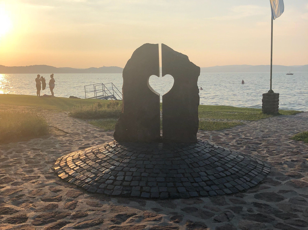 Balaton Szive szobor景点图片