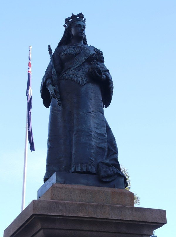 Queen Victoria Monument景点图片