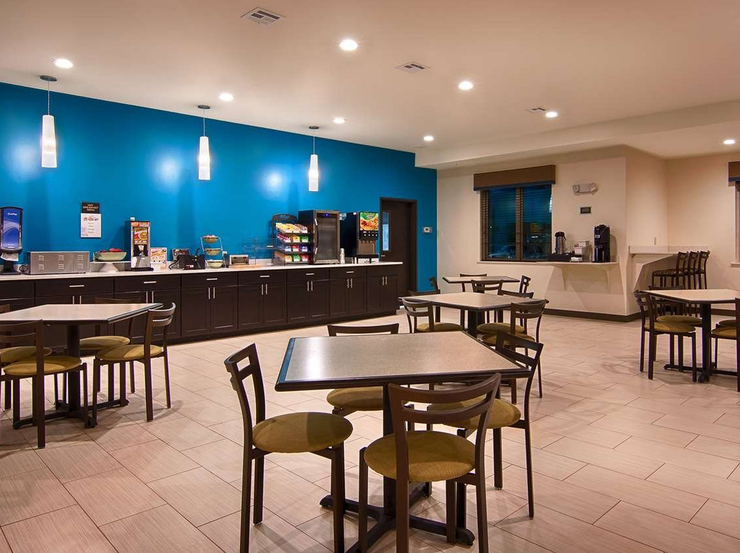 Best Western Lindsay Inn & Suites主图