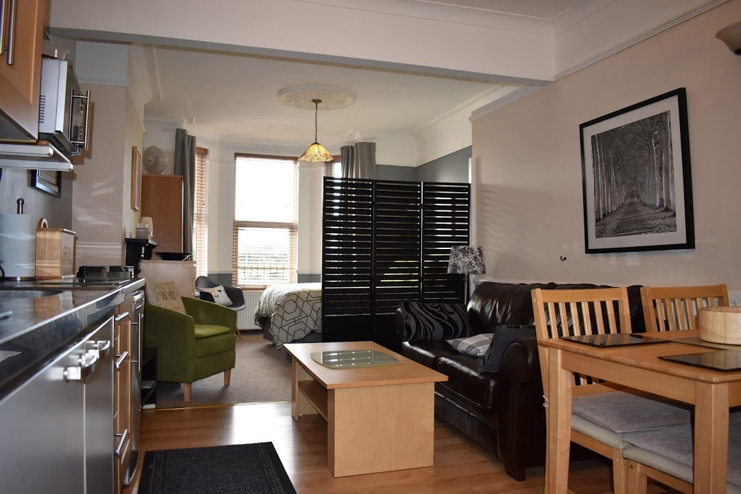 Cameron Lodge Stafford主图