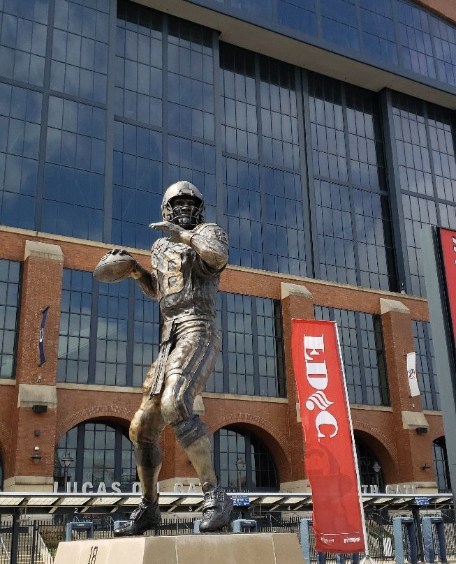Peyton Manning Statue-印第安纳波利斯必去景点