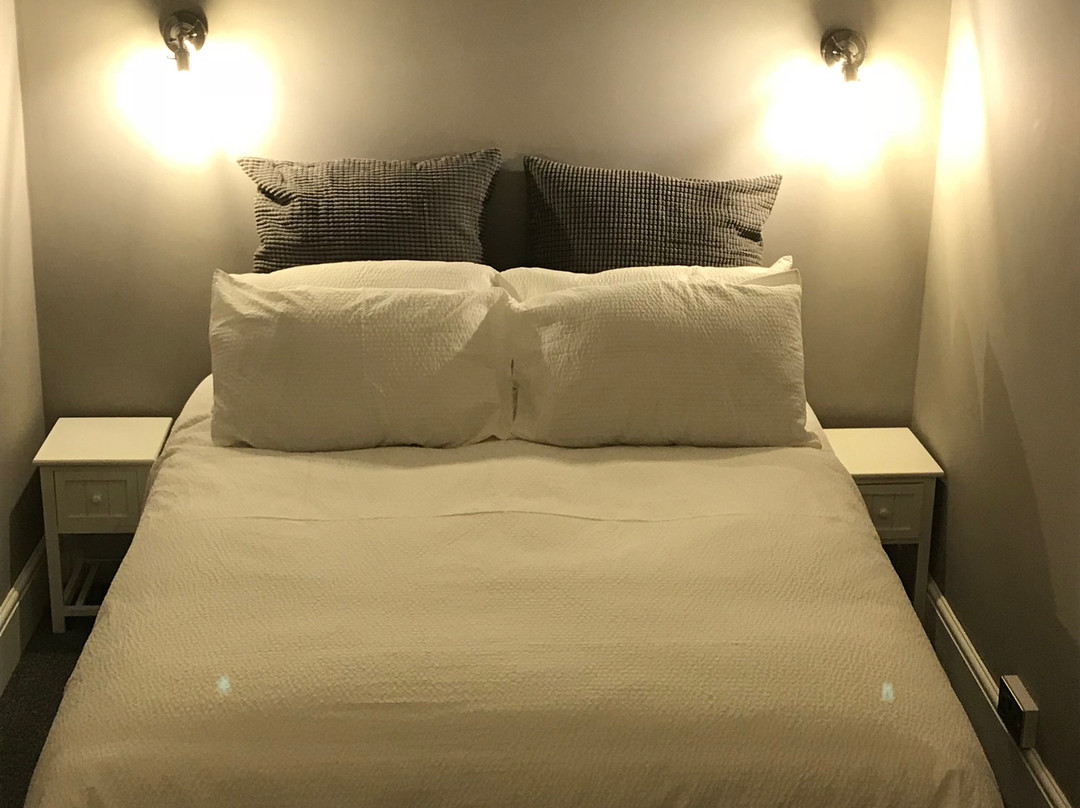 The Waverley Hotel主图