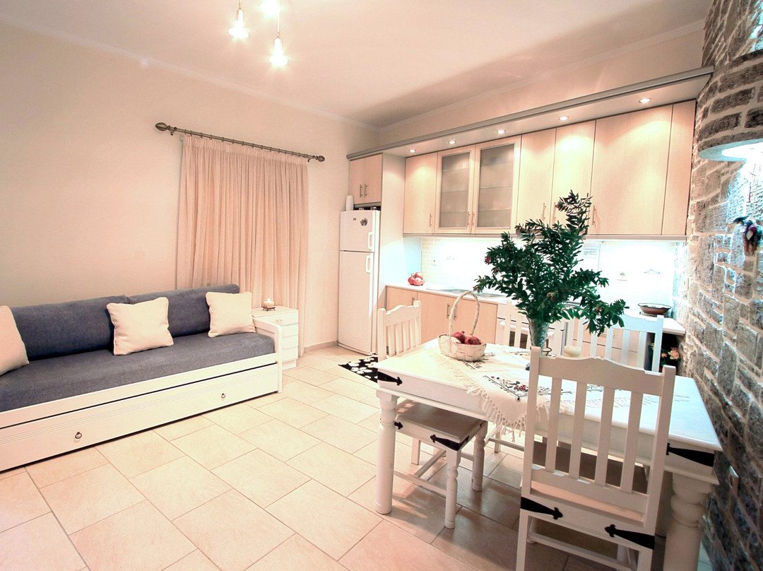 Lydia Lithos Houses主图