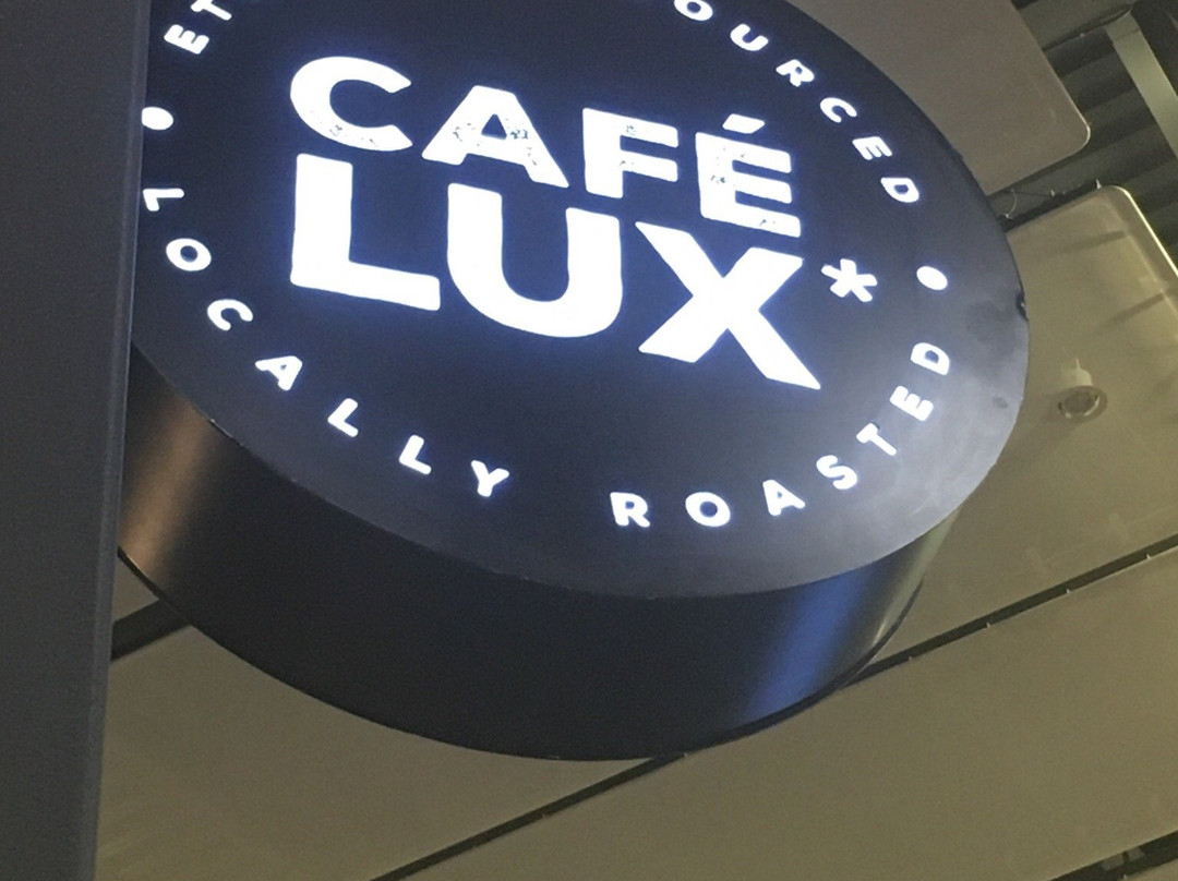 Pointe Aux Sables餐馆和美食-Cafe Lux