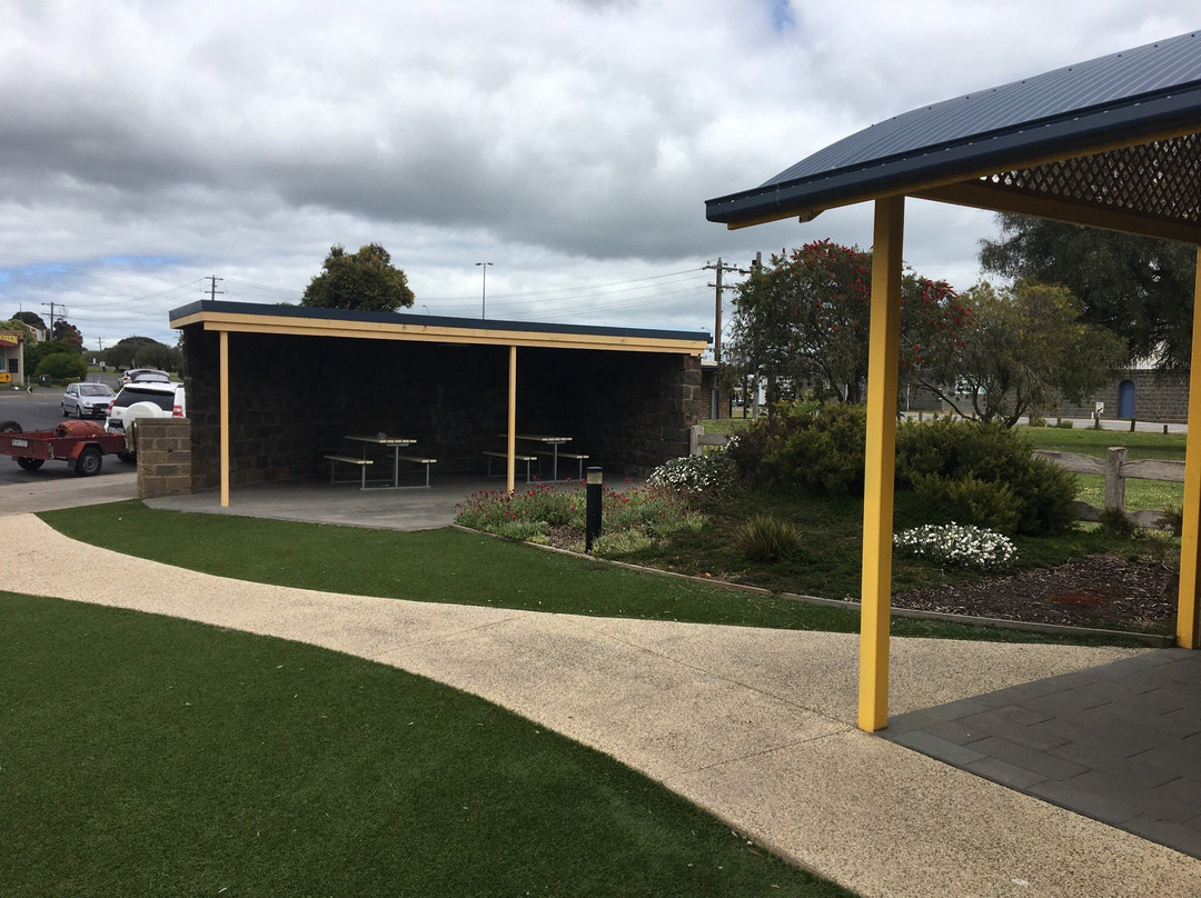 Lake Bolac Information & Business Centre-Lake Bolac必去景点